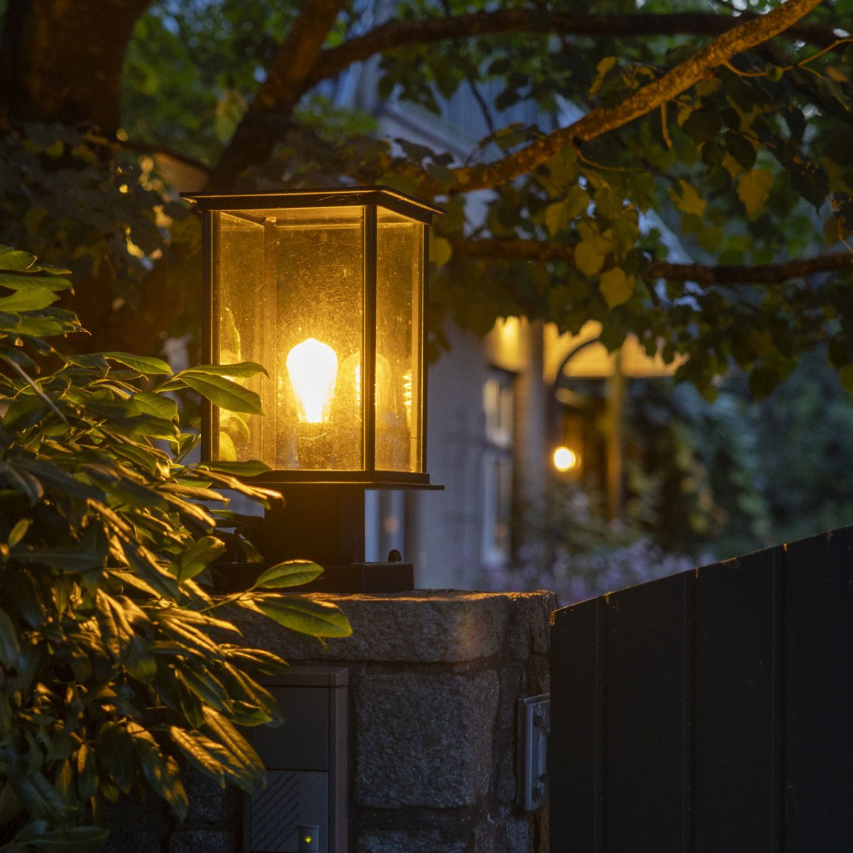 Lampe d'extérieur noire sur socle Capital XXL| Nostalux.fr