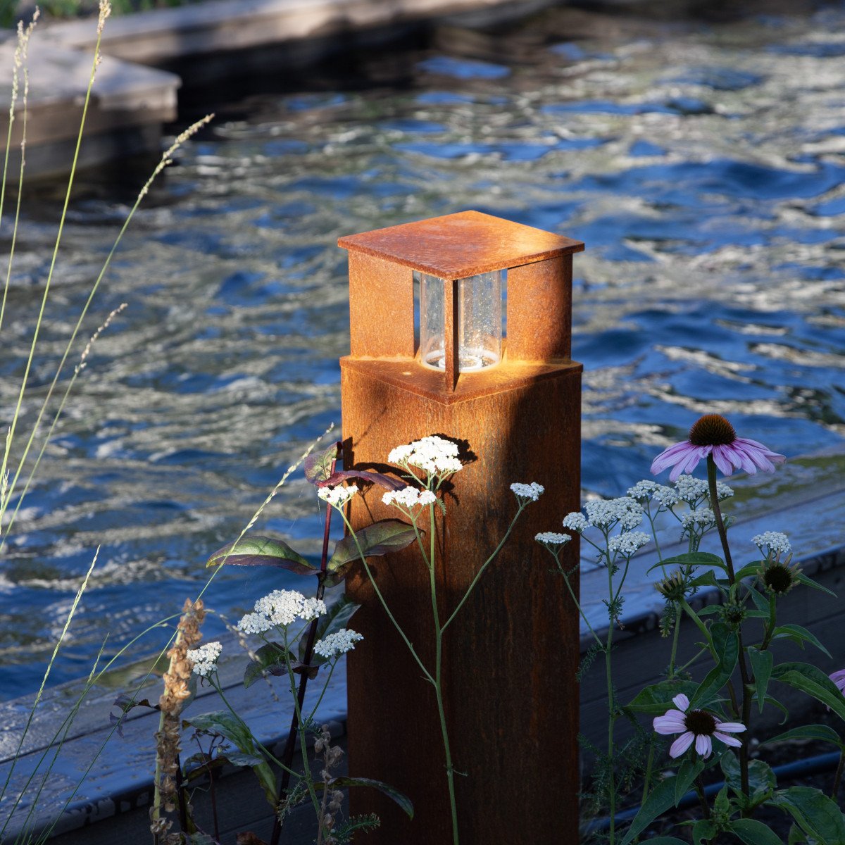 Robuste lampe de jardin carrée en acier corten brun en verre fenêtre lampe d'extérieur.