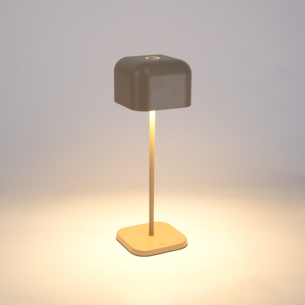 Lampe de table beige en aluminium moderne pour l'intérieur et l'extérieur